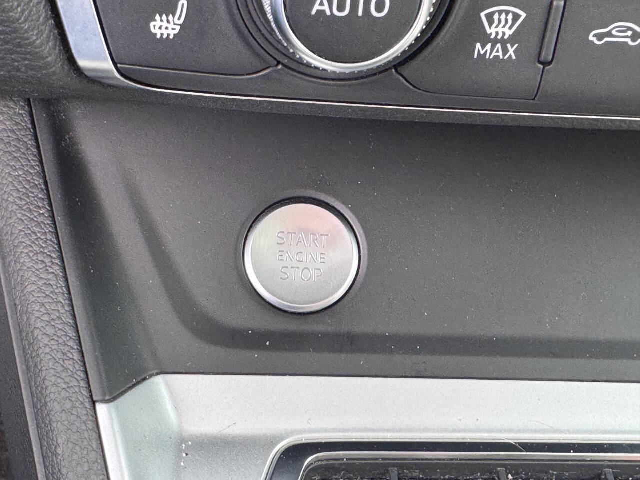 Vehicle image 20 of 34