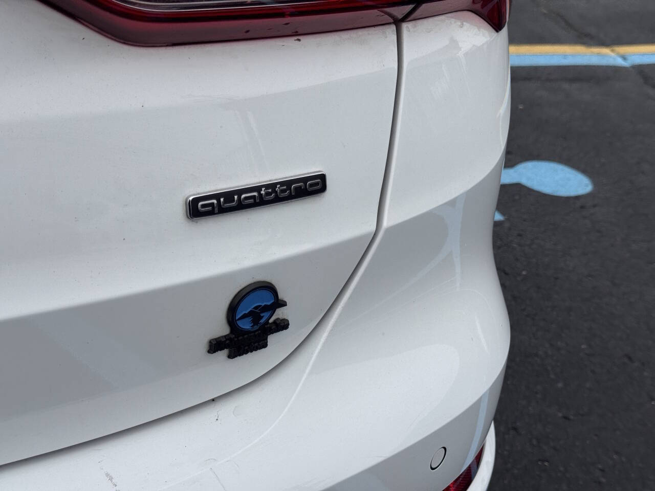 Vehicle image 32 of 34