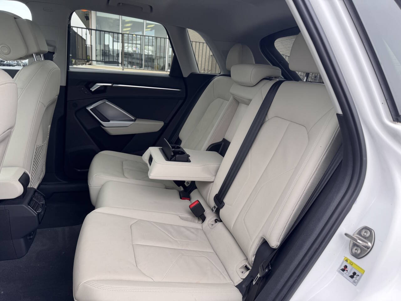 Vehicle image 10 of 34