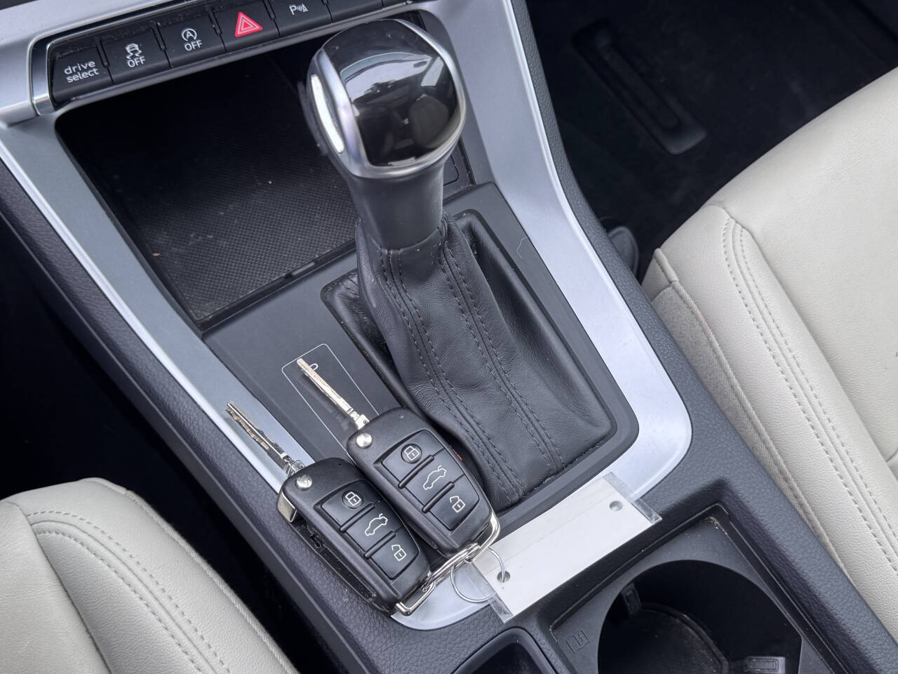 Vehicle image 19 of 34