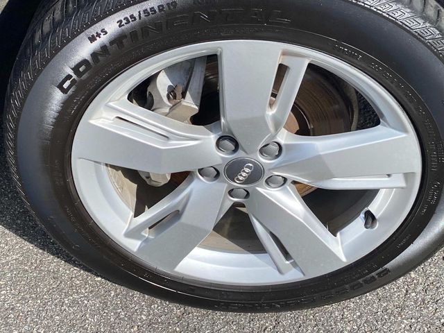 Vehicle image 10 of 35
