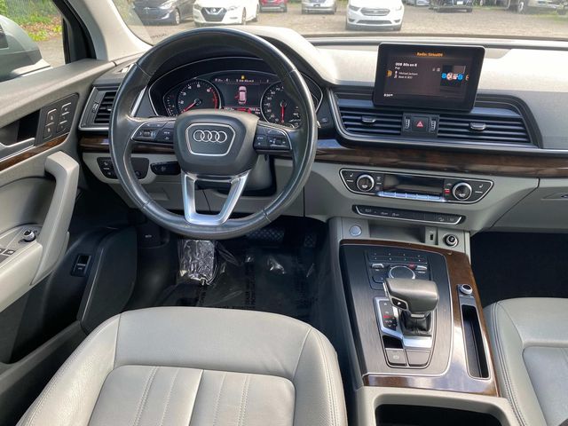 Vehicle image 17 of 35