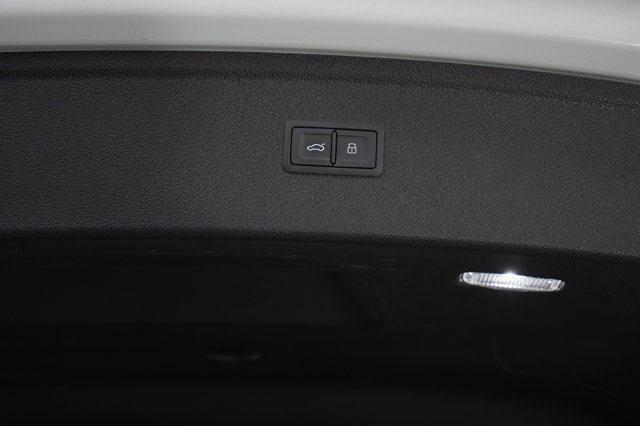 Vehicle image 10 of 30