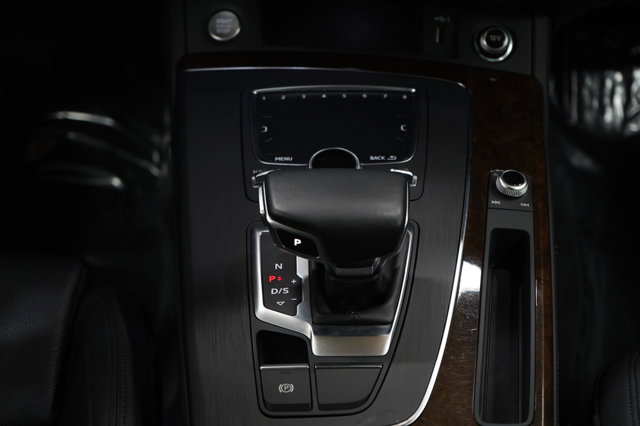 Vehicle image 17 of 30