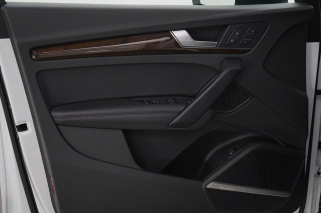 Vehicle image 20 of 30