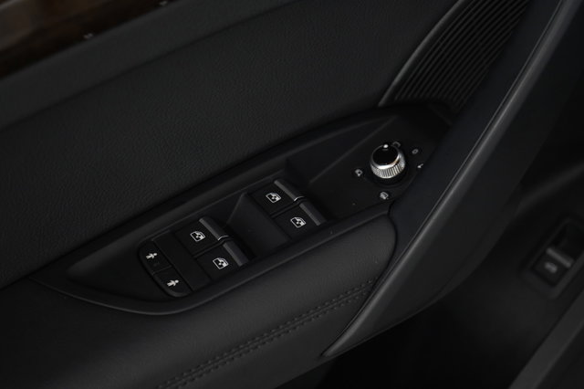 Vehicle image 21 of 30
