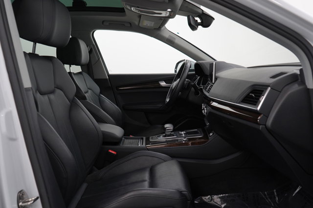 Vehicle image 12 of 30
