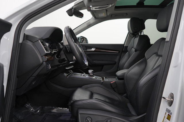 Vehicle image 19 of 30