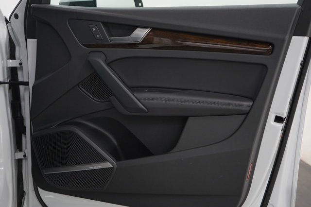 Vehicle image 11 of 30