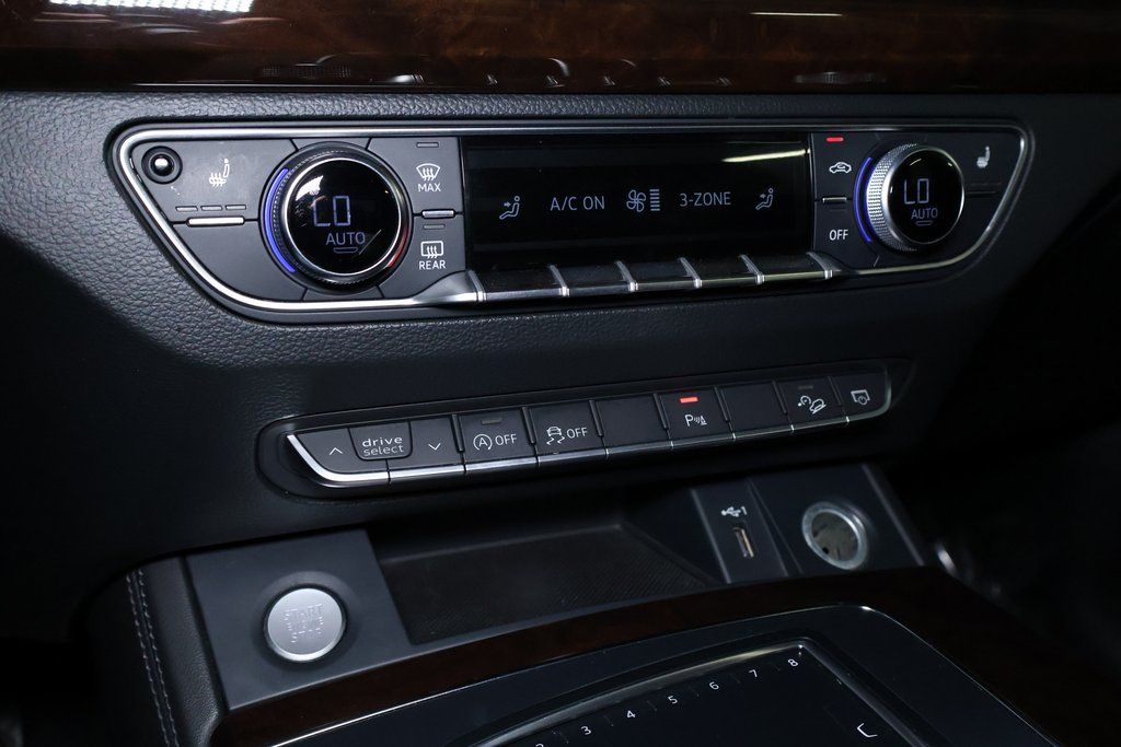 Vehicle image 42 of 44