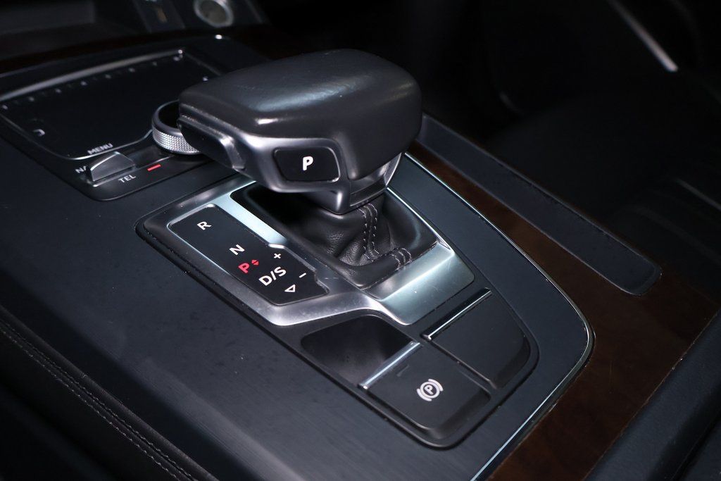 Vehicle image 23 of 44