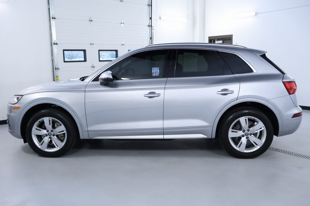 Vehicle image 7 of 44