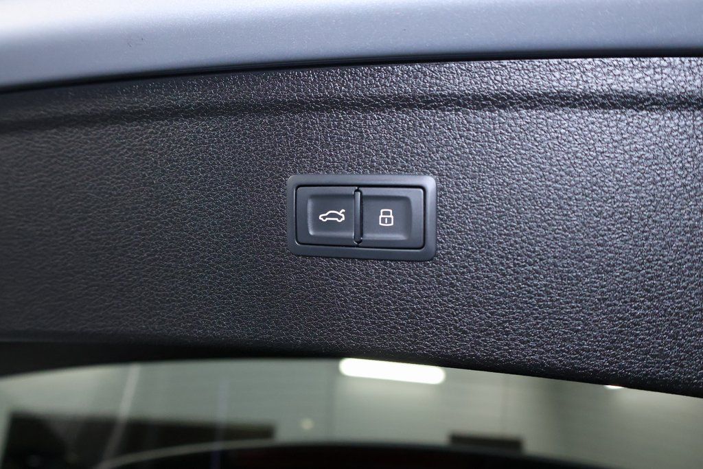 Vehicle image 29 of 44