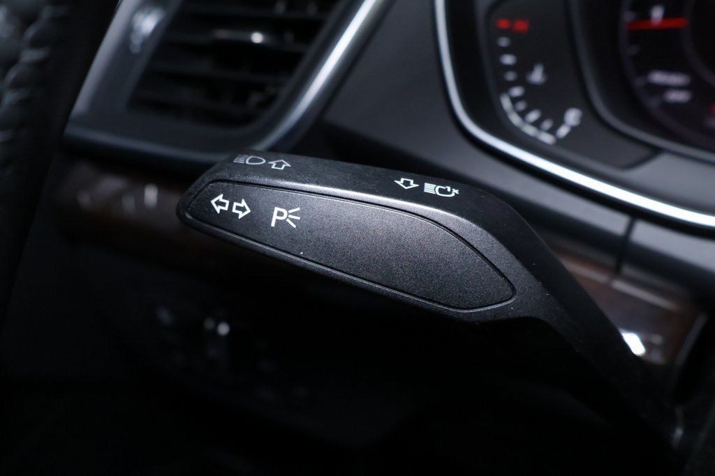 Vehicle image 35 of 44