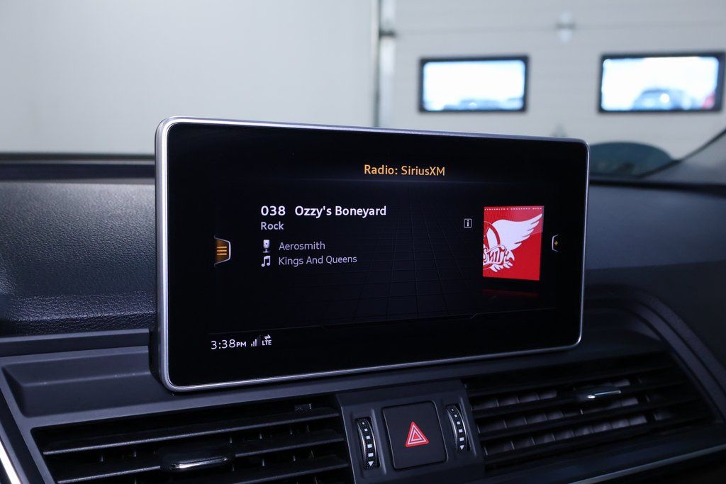Vehicle image 21 of 44