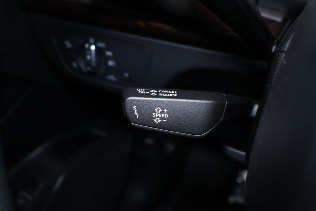 Vehicle image 27 of 44
