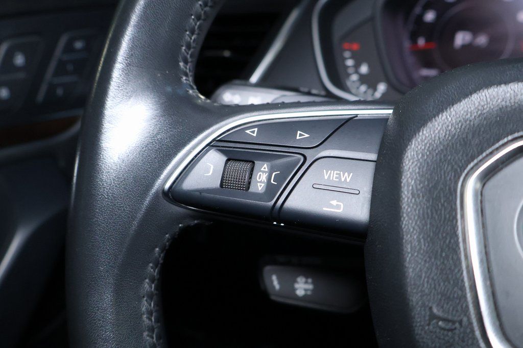 Vehicle image 41 of 44