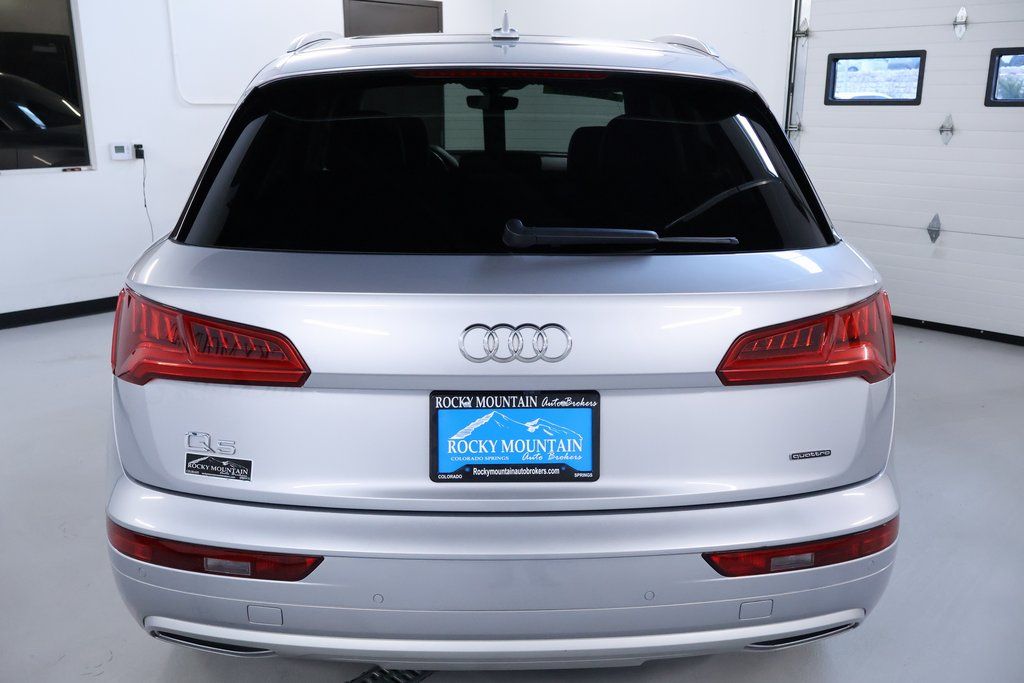 Vehicle image 11 of 44
