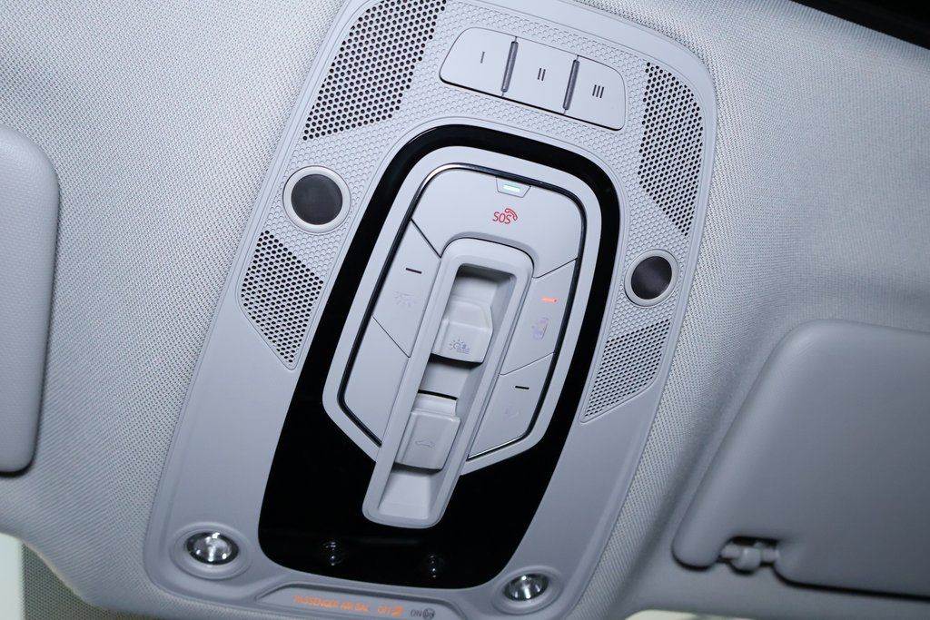 Vehicle image 28 of 44