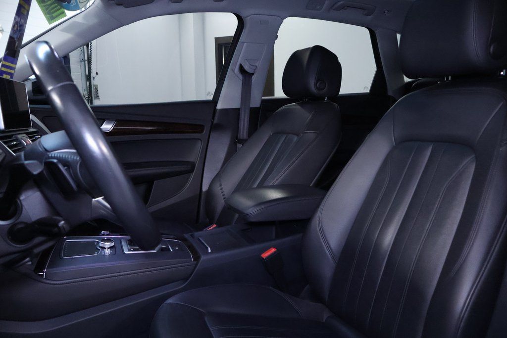 Vehicle image 13 of 44