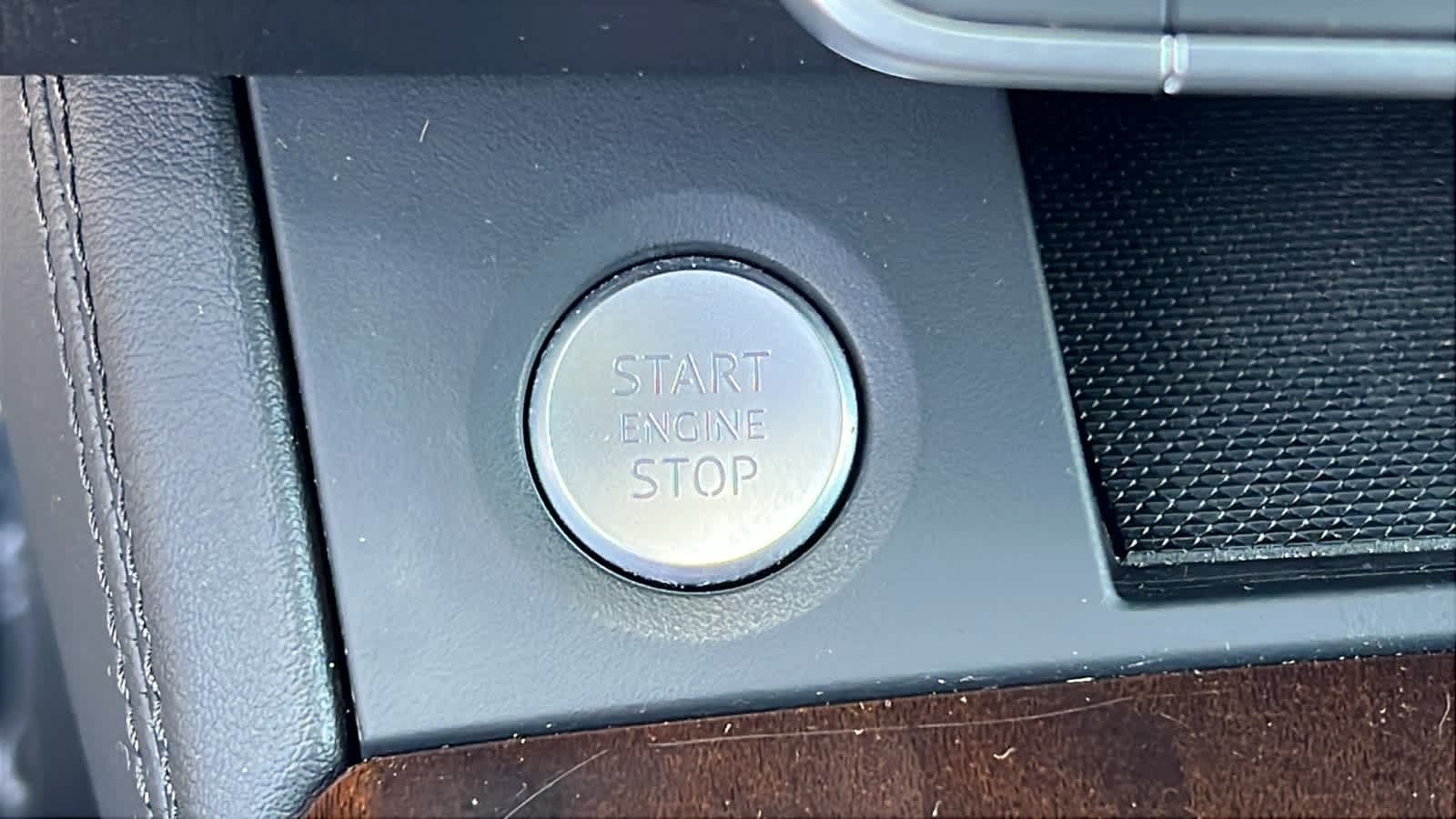 Vehicle image 17 of 31