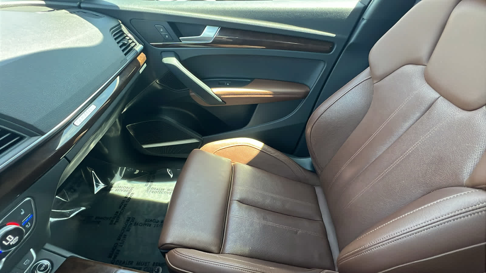 Vehicle image 12 of 31