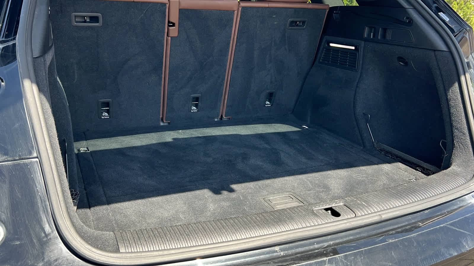 Vehicle image 27 of 31