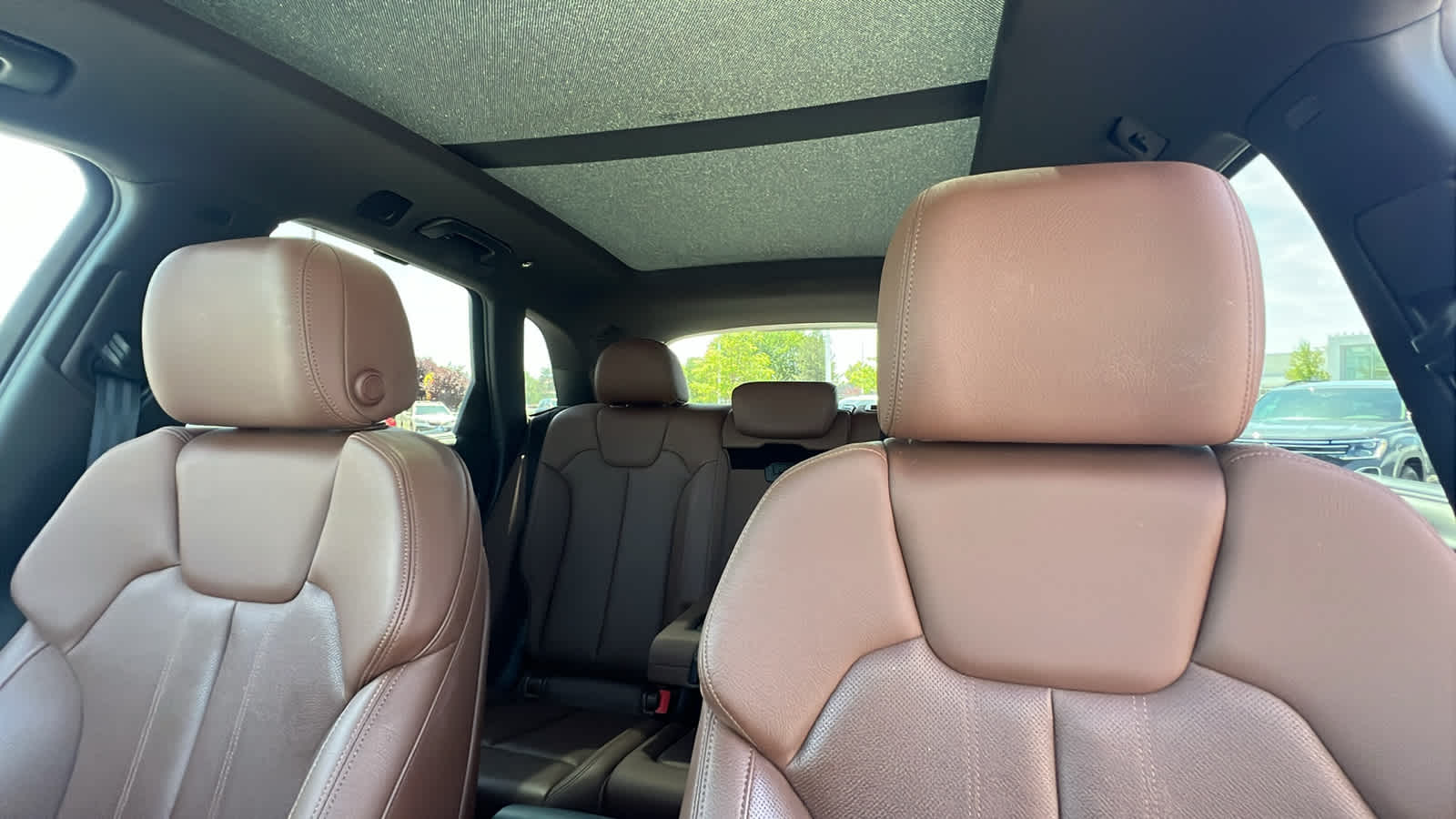 Vehicle image 11 of 31
