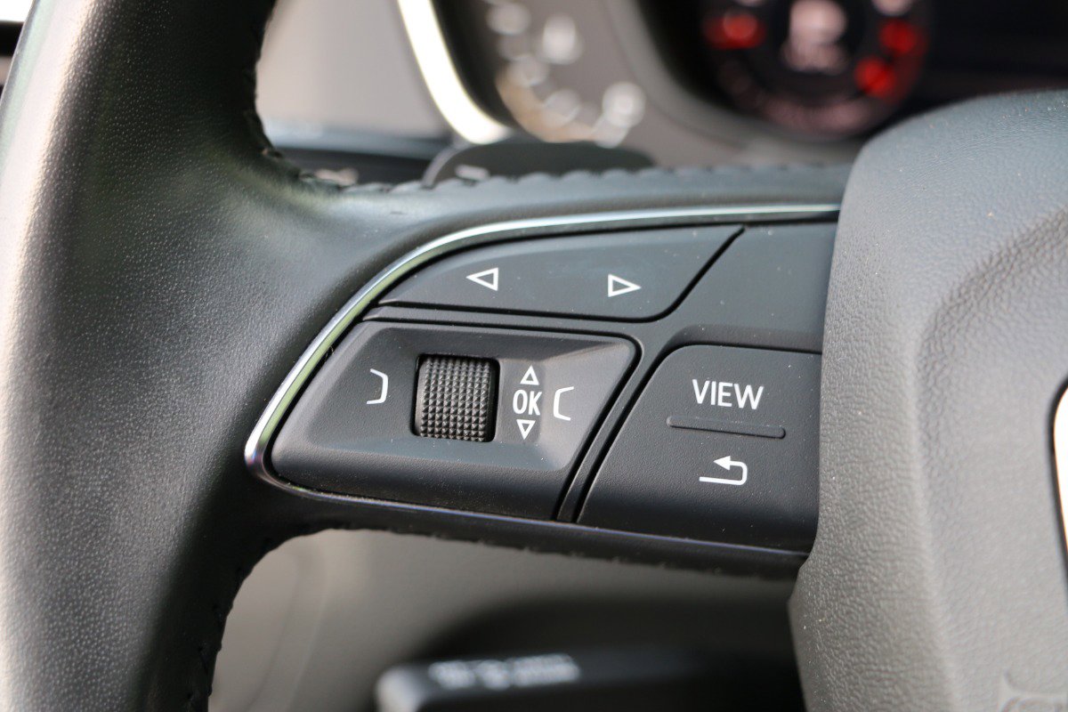 Vehicle image 17 of 32