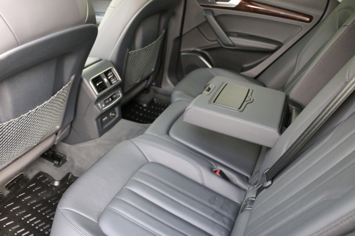 Vehicle image 29 of 32