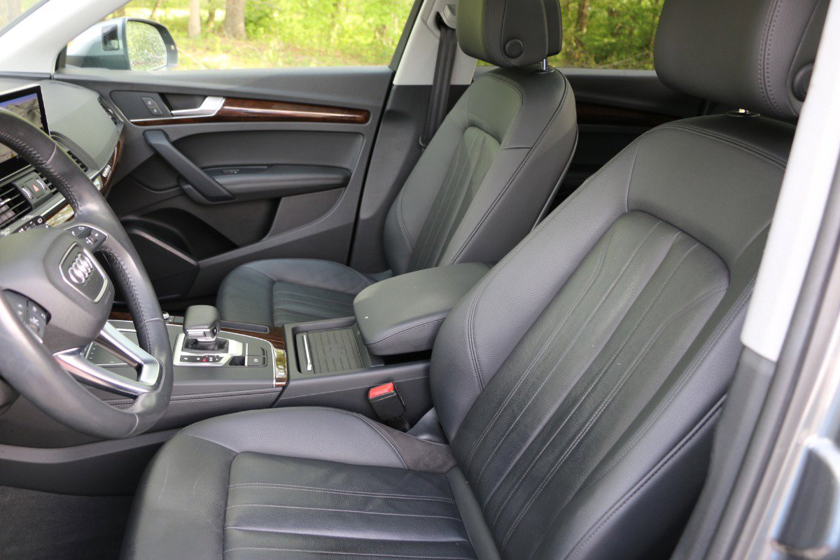 Vehicle image 26 of 32