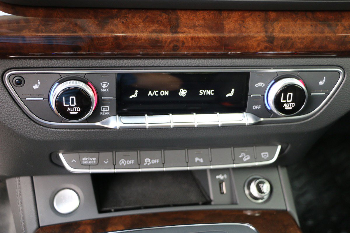 Vehicle image 21 of 32