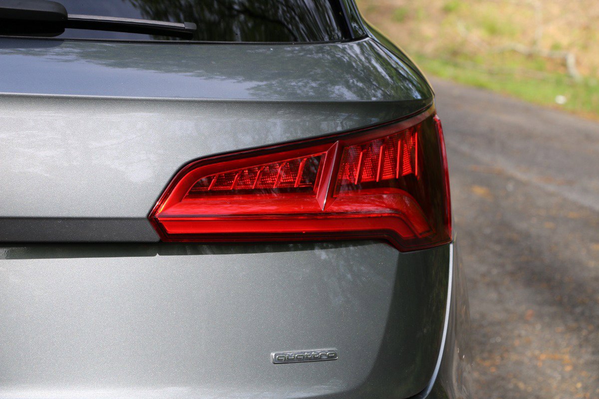 Vehicle image 10 of 32