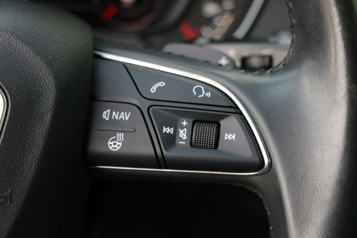 Vehicle image 18 of 32