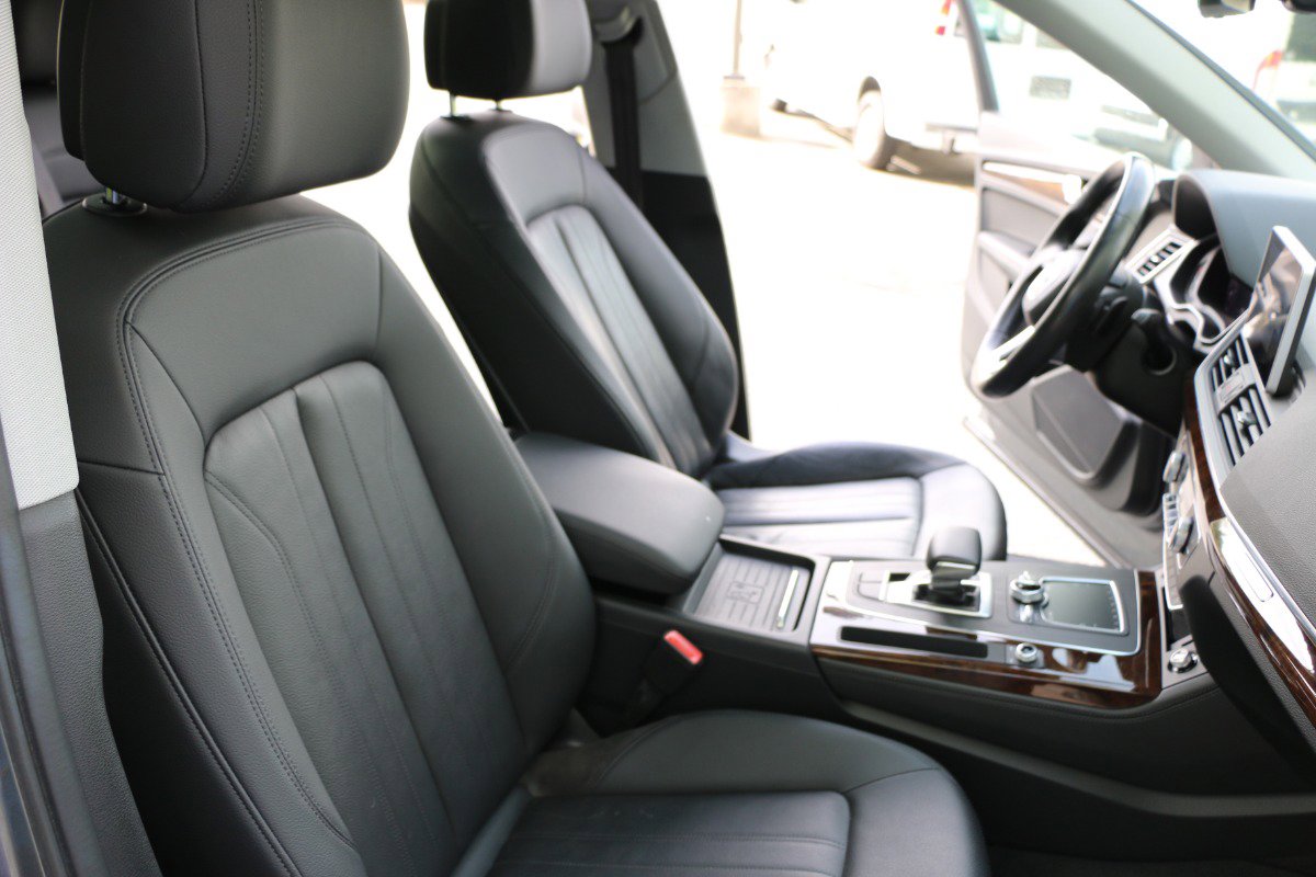 Vehicle image 27 of 32