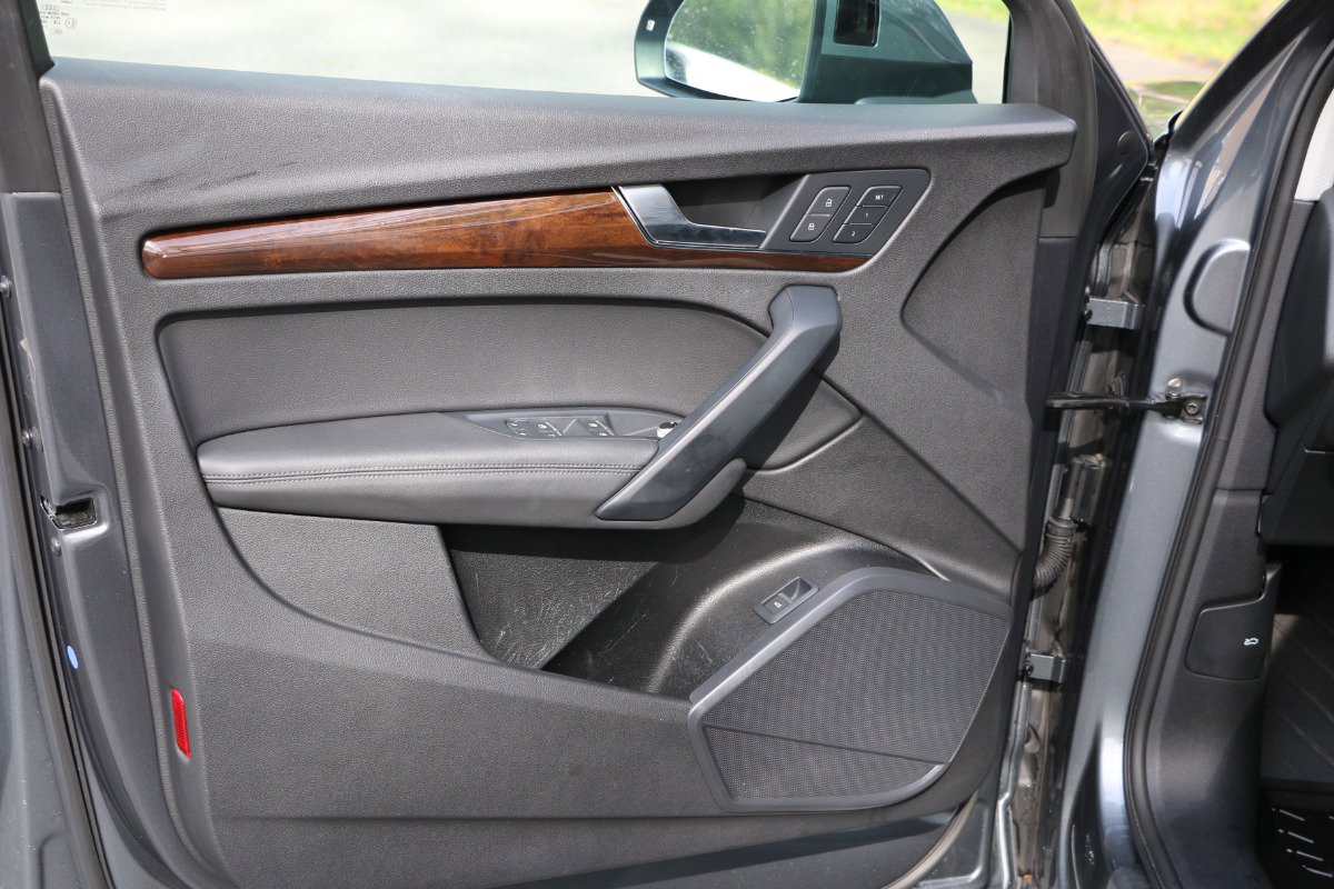 Vehicle image 15 of 32