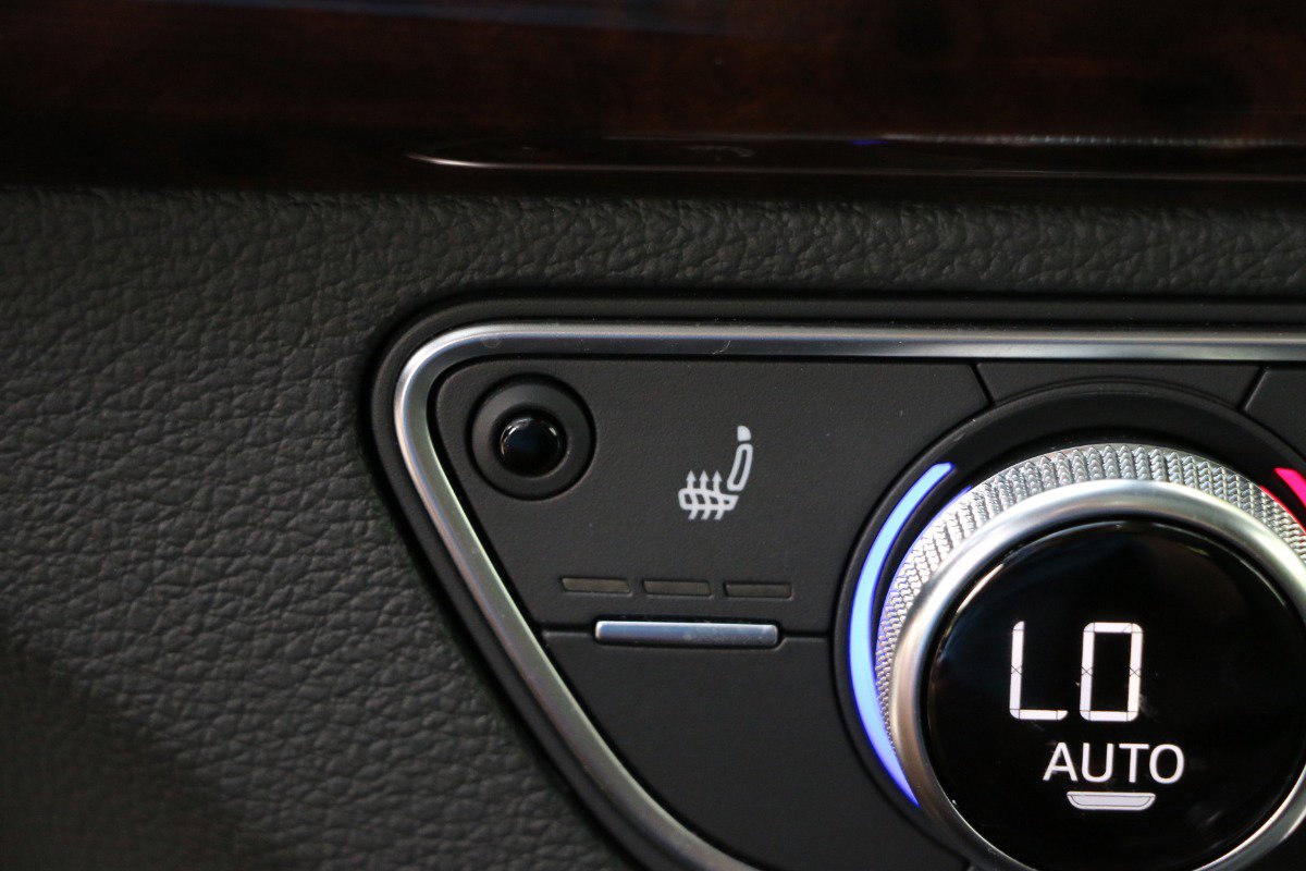 Vehicle image 22 of 32