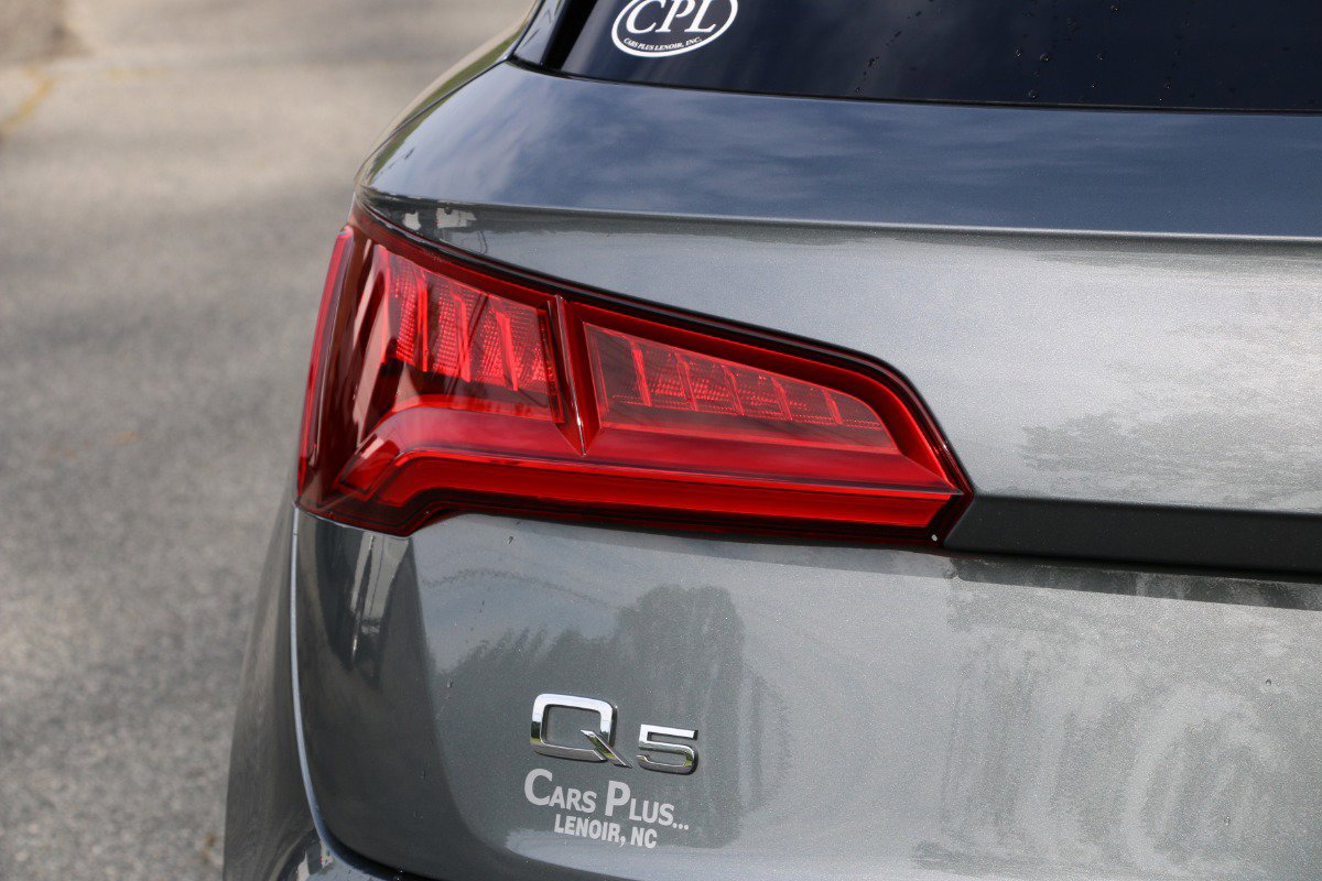 Vehicle image 9 of 32