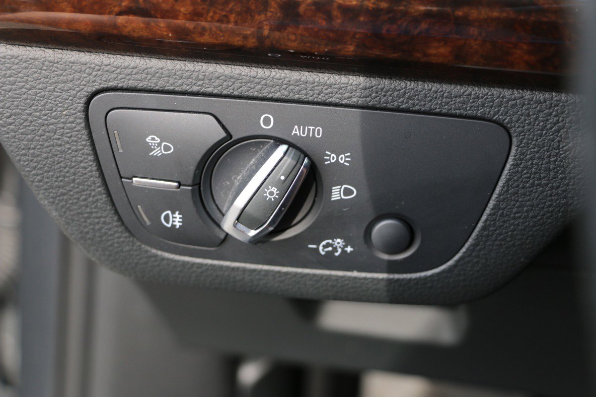 Vehicle image 19 of 32