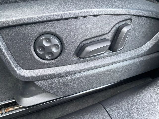 Vehicle image 17 of 37
