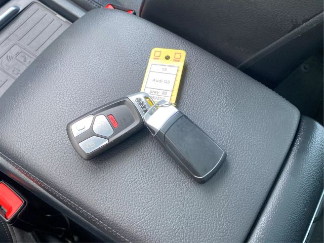 Vehicle image 33 of 37