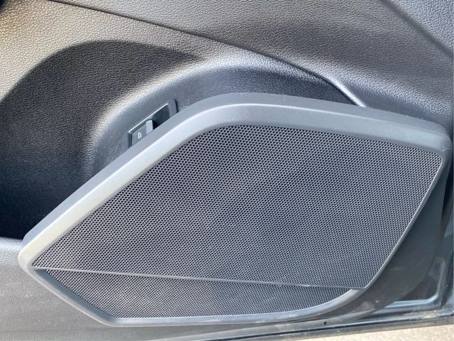 Vehicle image 32 of 37