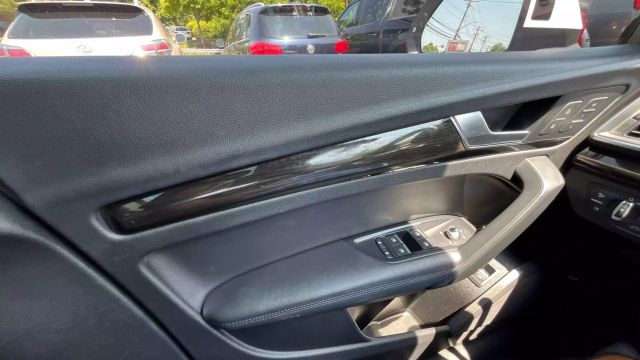 Vehicle image 22 of 30