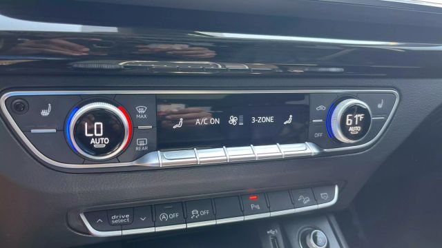 Vehicle image 26 of 30