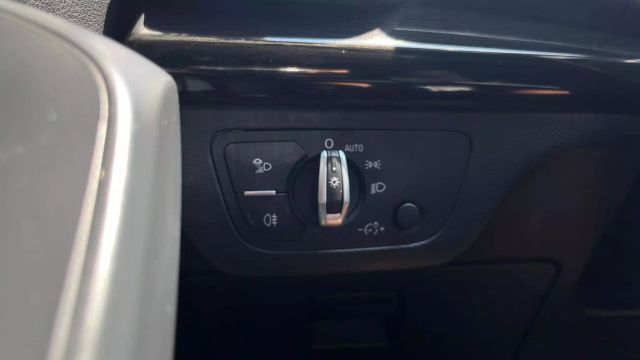 Vehicle image 21 of 30