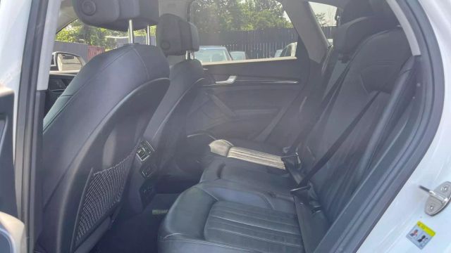 Vehicle image 10 of 30
