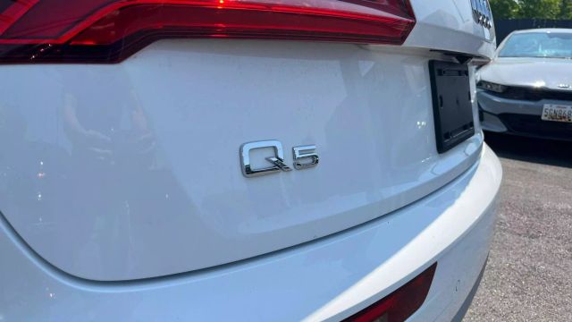 Vehicle image 14 of 30