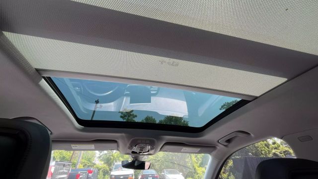 Vehicle image 23 of 30