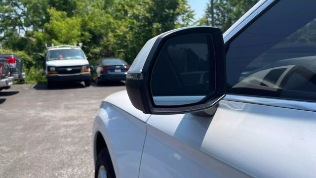 Vehicle image 16 of 30