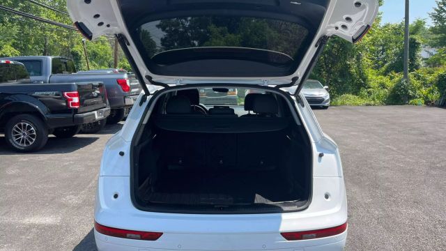 Vehicle image 12 of 30